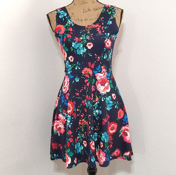 Dark floral print sleeveless Dress Sm/Med NWOT - Picture 1 of 7